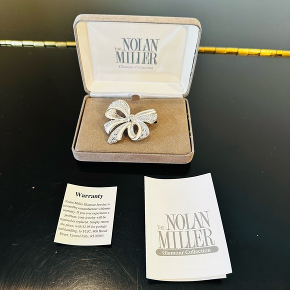 Nolan Miller Authentic Luxury Runway Vintage Retro RARE Bow Crystal Brooch